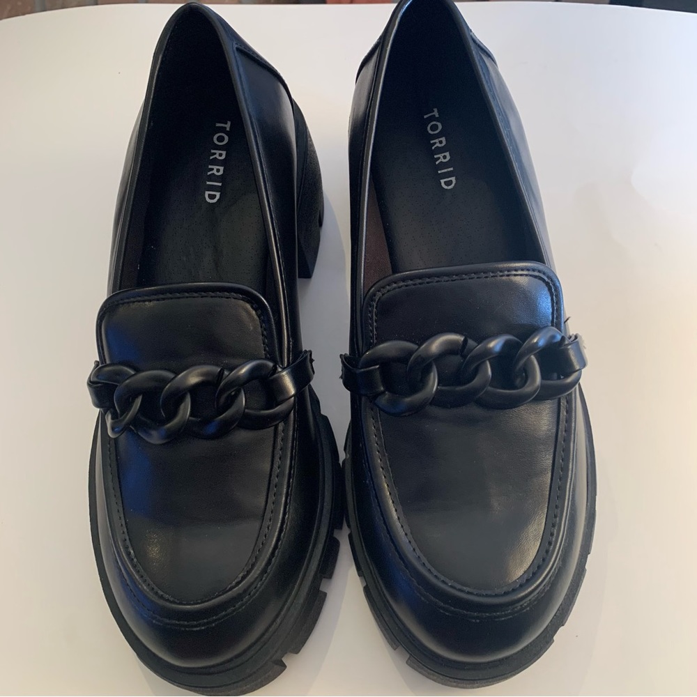 Torrid Chunky Black Loafer with black chain design, size 8 1/2.  NWOT